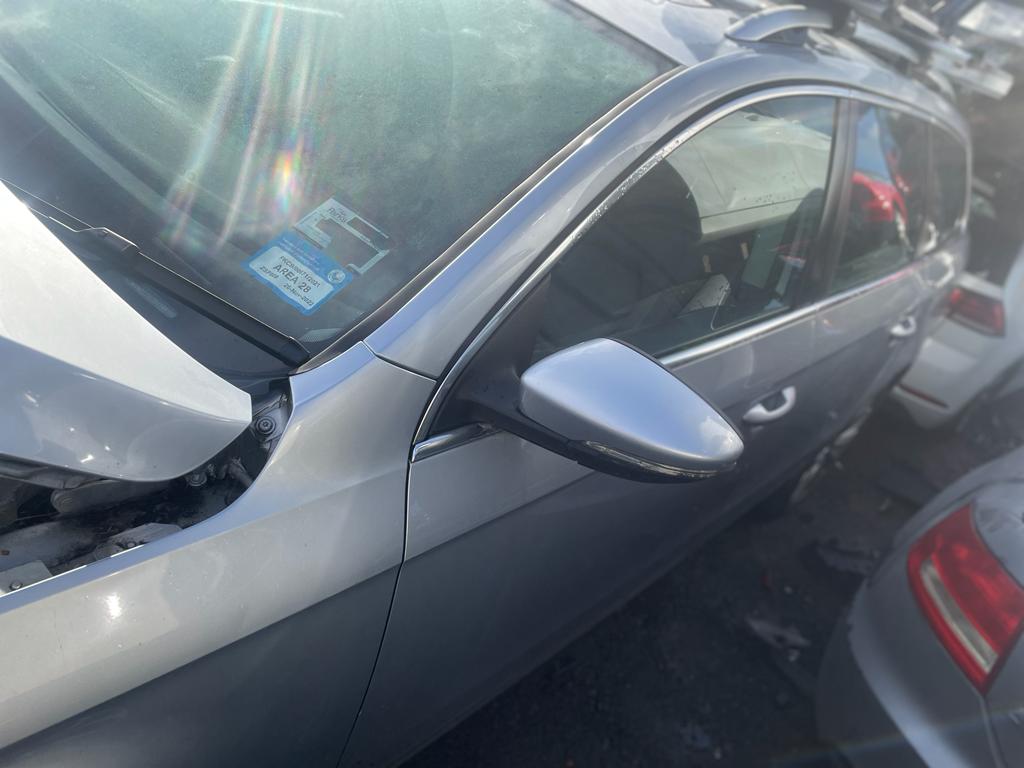 2013 VOLKSWAGEN PASSAT RIGHT FRONT DOOR LOCK, 3C/MK6 B6-B7, SEDAN/WAGON, P/N 3C2837016A, 03/06-05/15 3C2837016A DOOR BOOT GATE LOCK