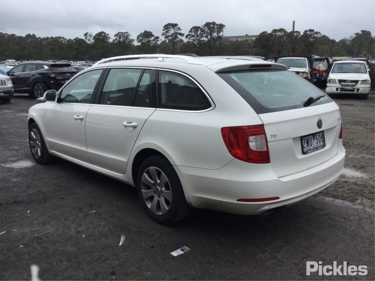 2011 SKODA SUPERB 3T 03/09-12/15 3T0947291A  COURTESY LIGHT