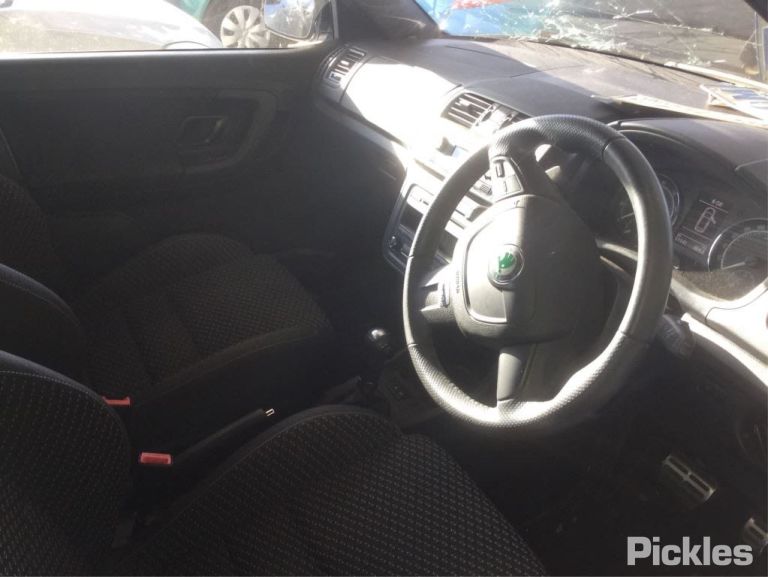 2014 SKODA FABIA STEERING WHEEL, 5JF, HATCH, 08/11-12/14 5J0880201L RIGHT AIRBAG