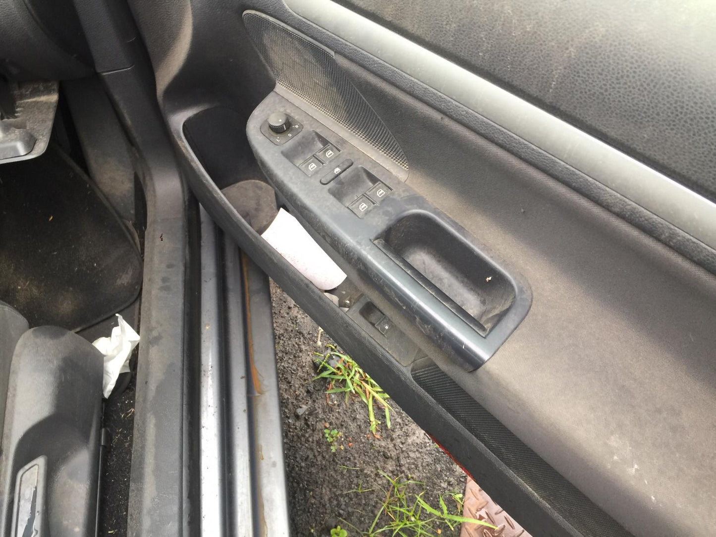 2008 VOLKSWAGEN GOLF GEN 5, HALOGEN, CHROME INSERT TYPE, 07/04-02/09 1K6941030AA RIGHT HEADLAMP