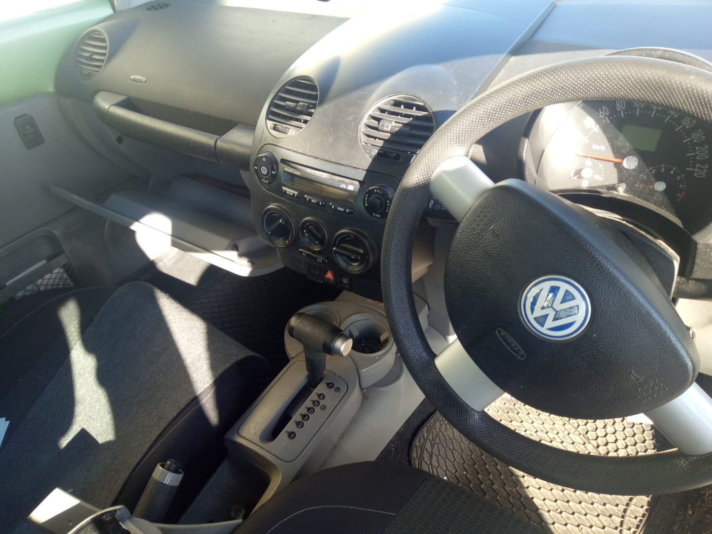 2001 VOLKSWAGEN BEETLE RIGHT FRONT DOOR LOCK, 01/00-09/05 6X2837014C DOOR BOOT GATE LOCK