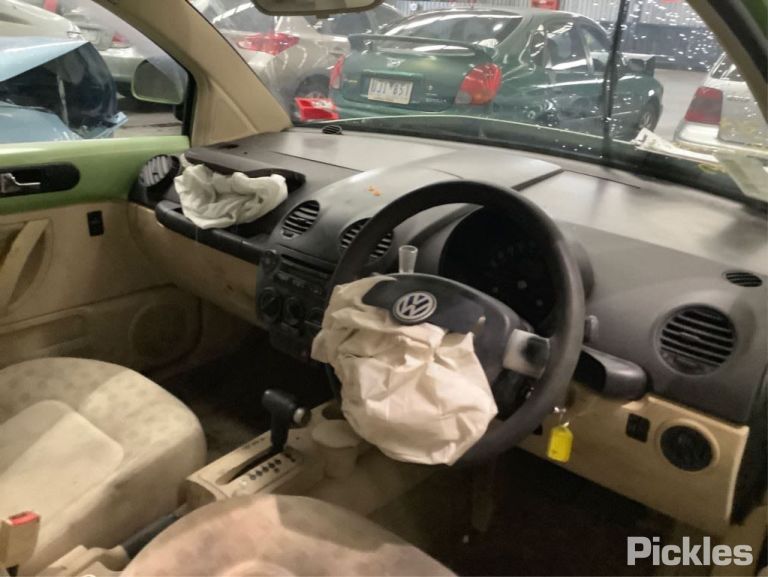 2000 VOLKSWAGEN BEETLE LEFT FRONT DOOR LOCK, 01/00-09/05  DOOR BOOT GATE LOCK