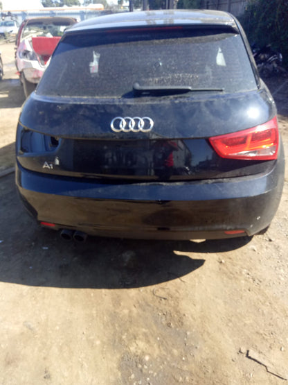2011 AUDI A1 FRONT (CENTRE), NON SUNROOF SWITCH TYPE, BLACK, MK 1, 8X, 12/10-12/18 8X0947135AH COURTESY LIGHT