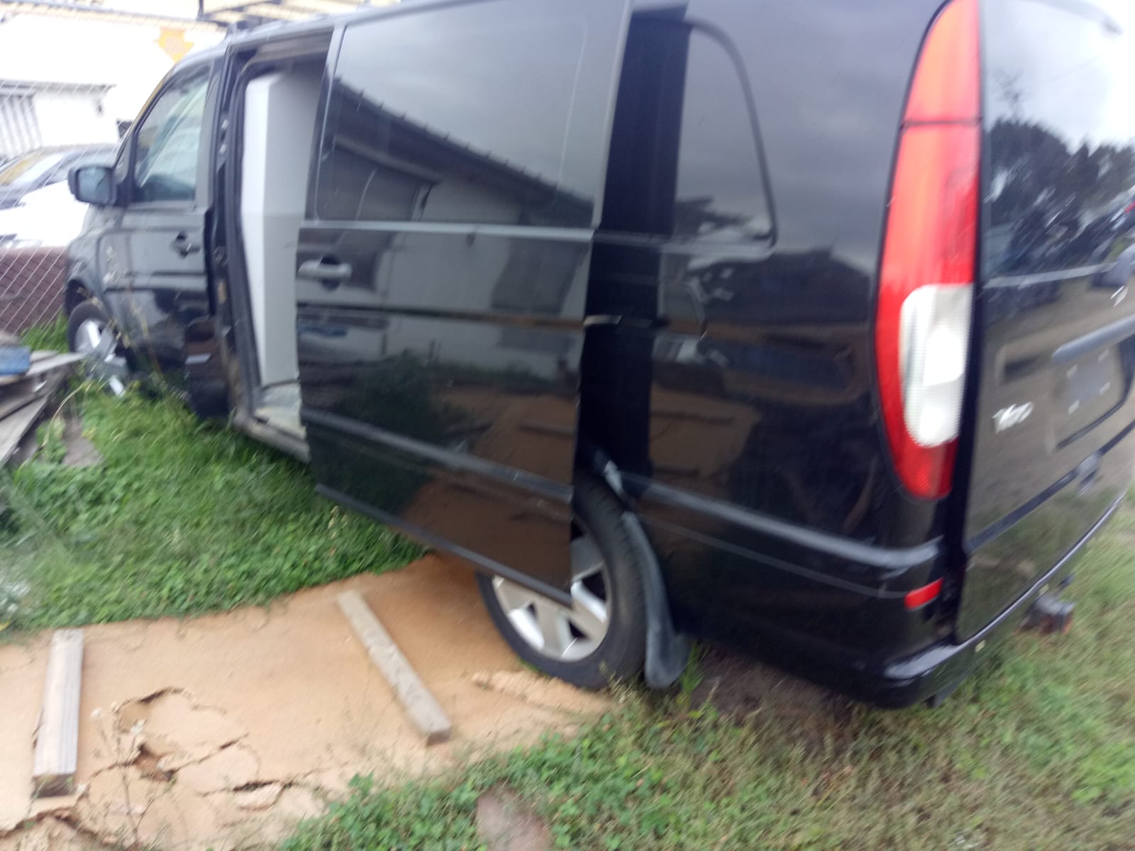 2010 MERCEDES VITO 639, 04/04-01/11 A6393203613 LEFT FRONT STRUT