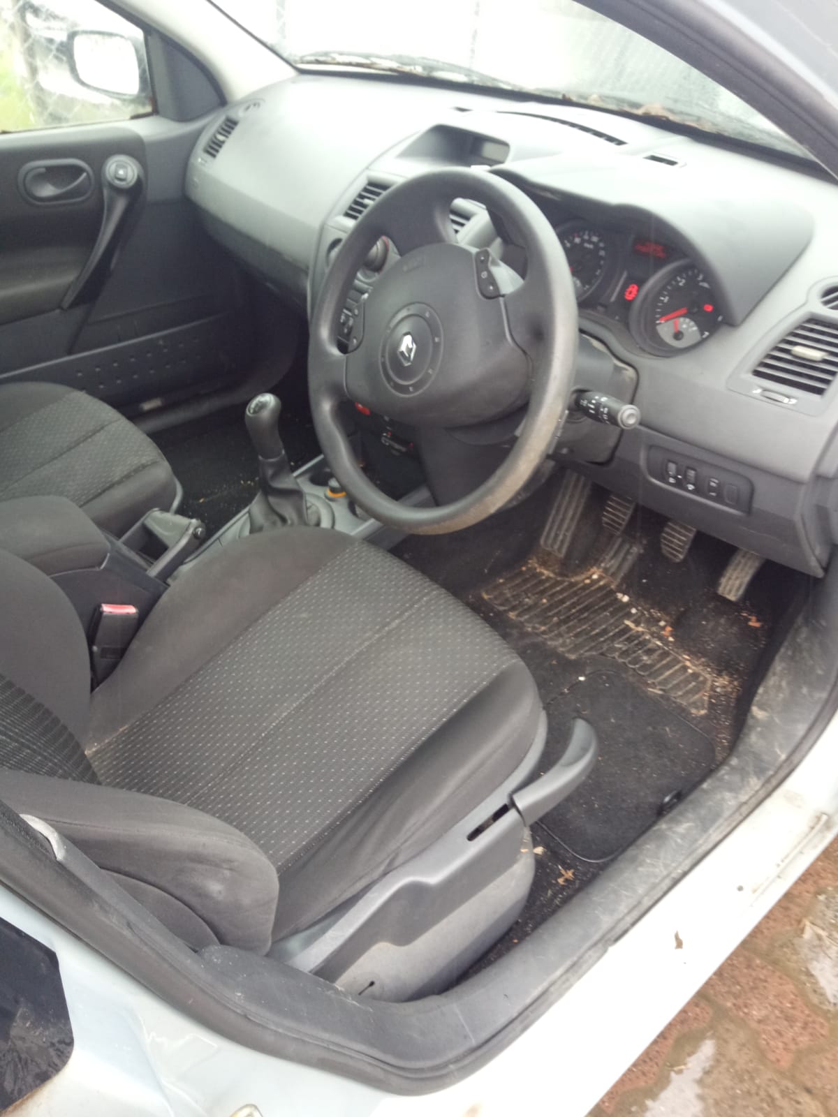 2006 RENAULT MEGANE X84, SEDAN/HATCH, BLACK, MANUAL FOLDING, 5 PIN TYPE, 12/03-08/10 7701068373 LEFT DOOR MIRROR