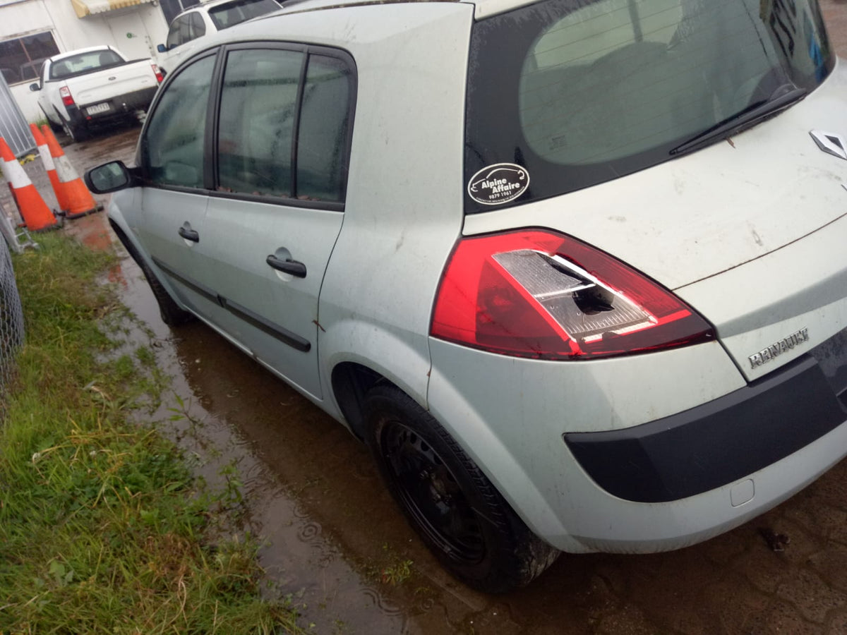 2006 RENAULT MEGANE X84, SEDAN/HATCH, BLACK, MANUAL FOLDING, 5 PIN TYPE, 12/03-08/10 7701068373 LEFT DOOR MIRROR