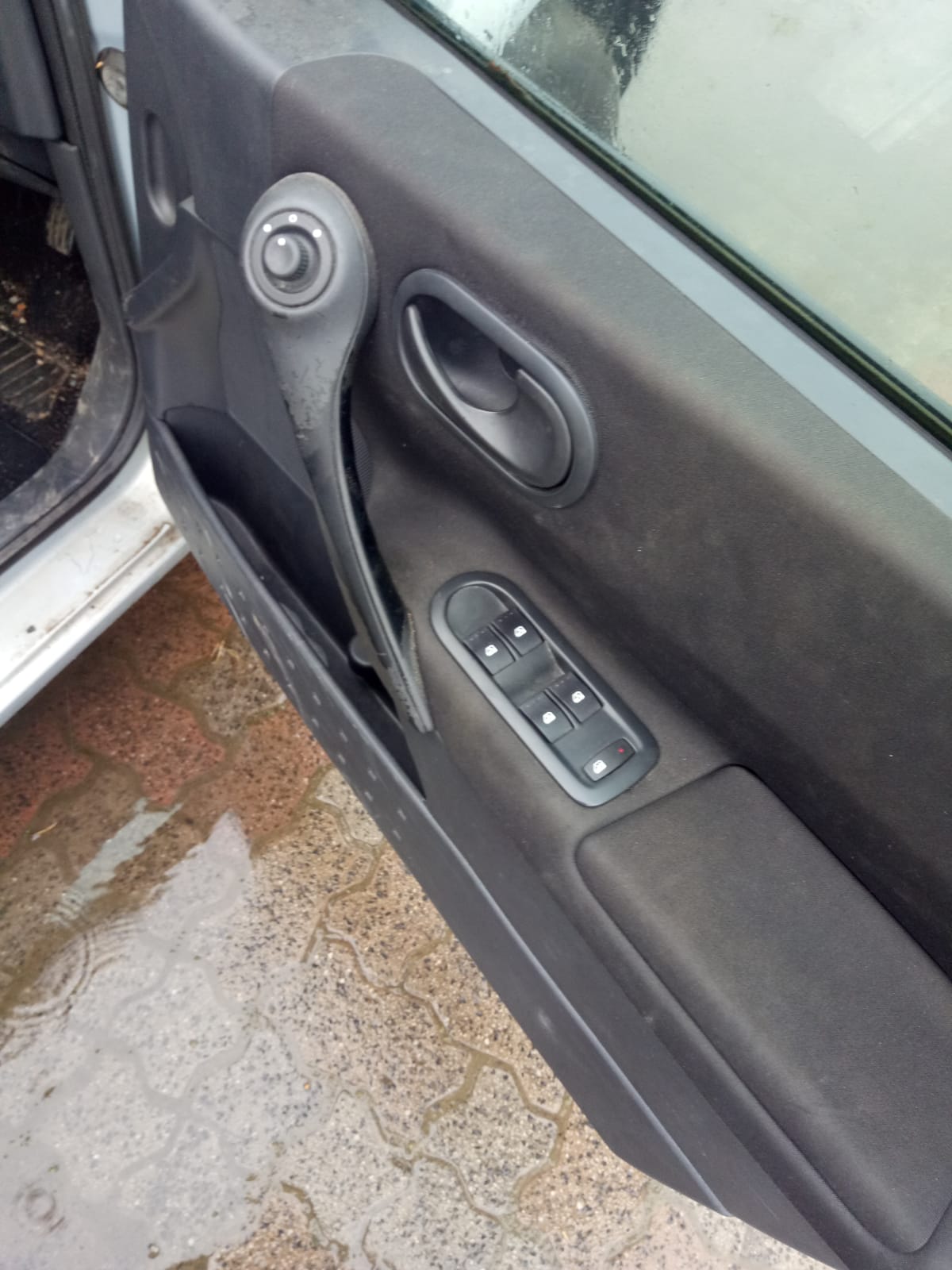2006 RENAULT MEGANE X84, SEDAN/HATCH, BLACK, MANUAL FOLDING, 5 PIN TYPE, 12/03-08/10 7701068373 LEFT DOOR MIRROR
