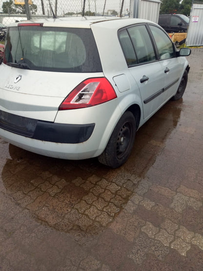 2006 RENAULT MEGANE X84, SEDAN/HATCH, BLACK, MANUAL FOLDING, 5 PIN TYPE, 12/03-08/10 7701068373 LEFT DOOR MIRROR