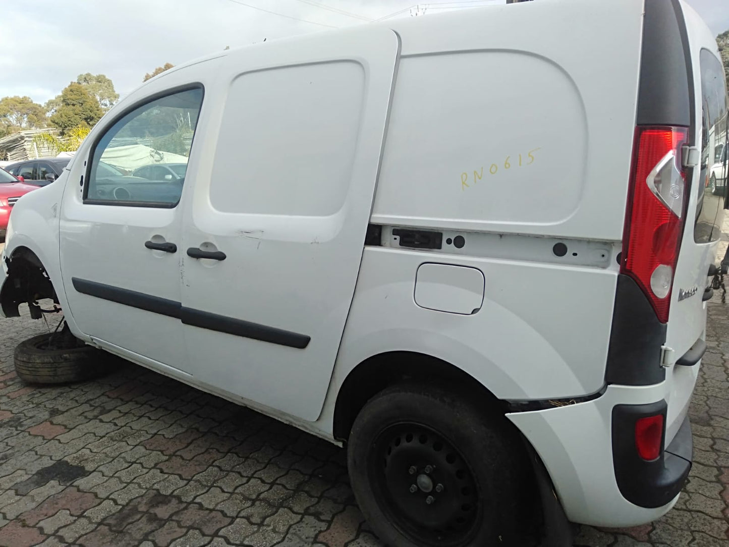 2011 RENAULT KANGOO X61, 10/10-10/12 807212230R LEFT FRONT WINDOW REG MOTOR