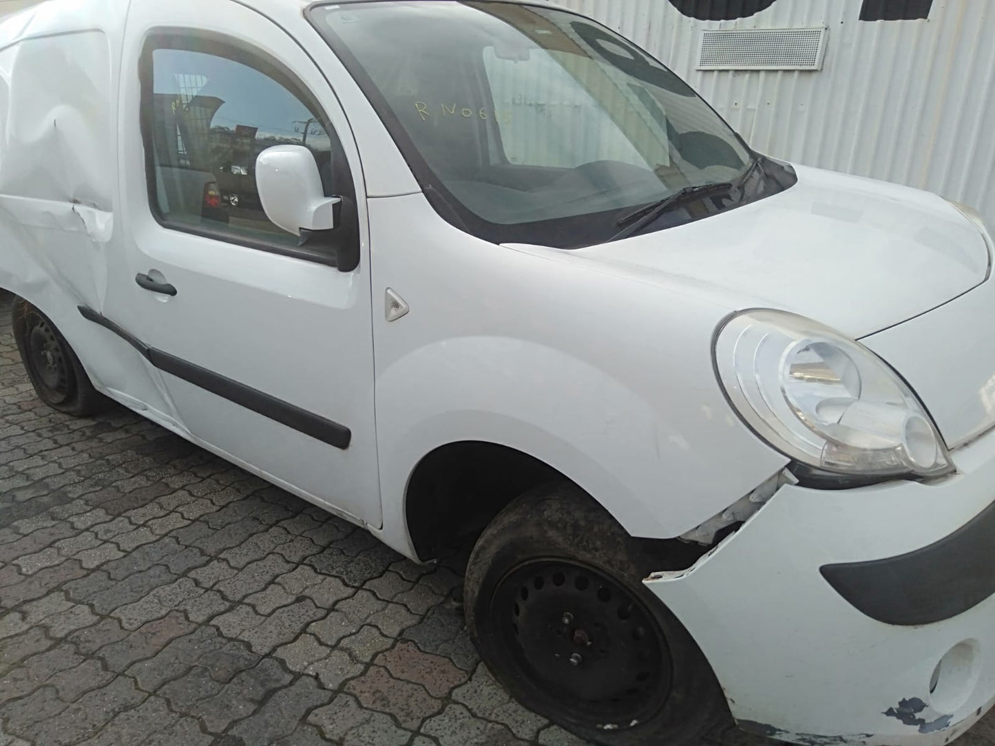 2011 RENAULT KANGOO X61, 10/10-10/12 807212230R LEFT FRONT WINDOW REG MOTOR
