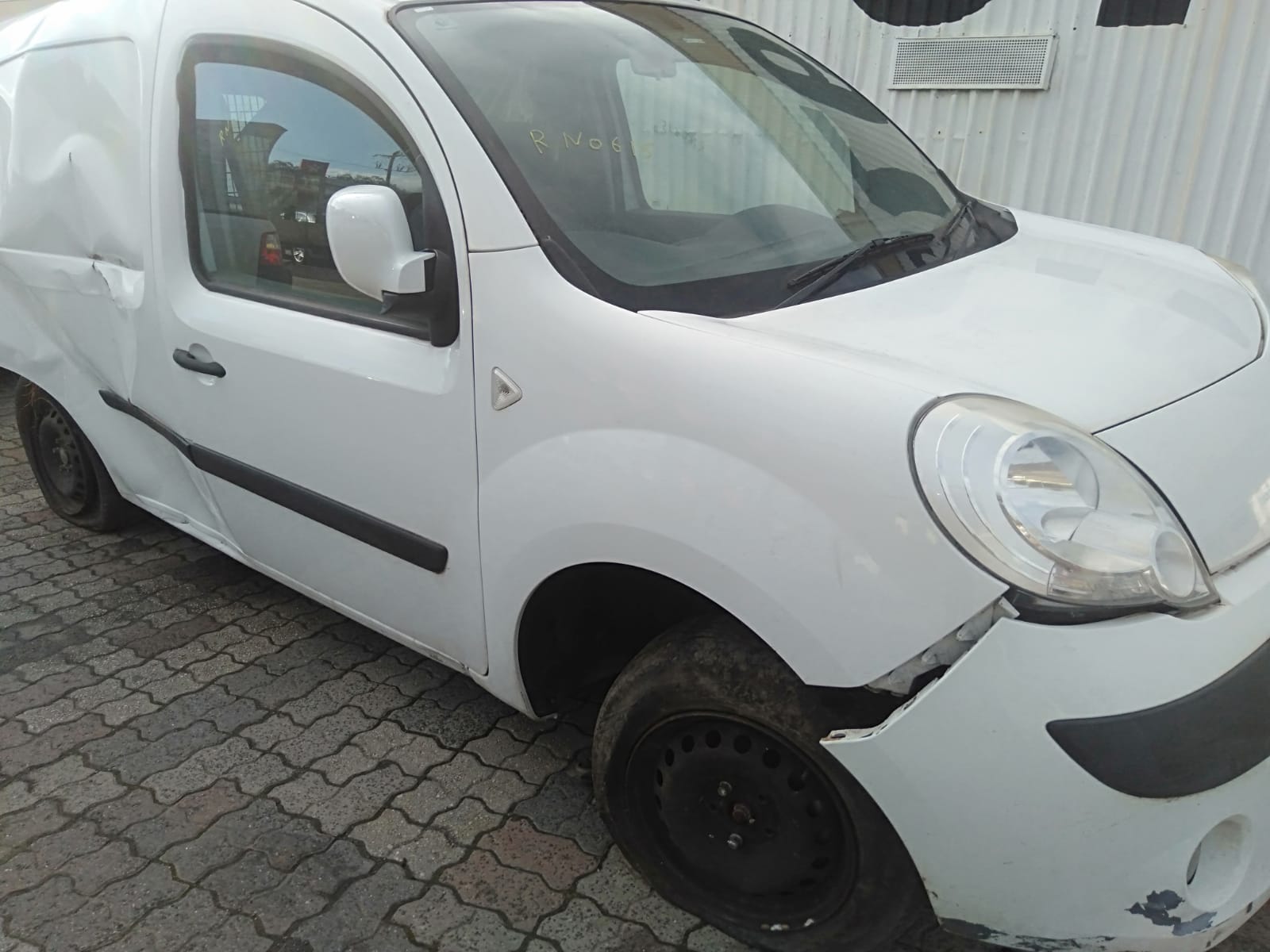 2011 RENAULT KANGOO X61, 10/10-10/12 807212230R LEFT FRONT WINDOW REG MOTOR