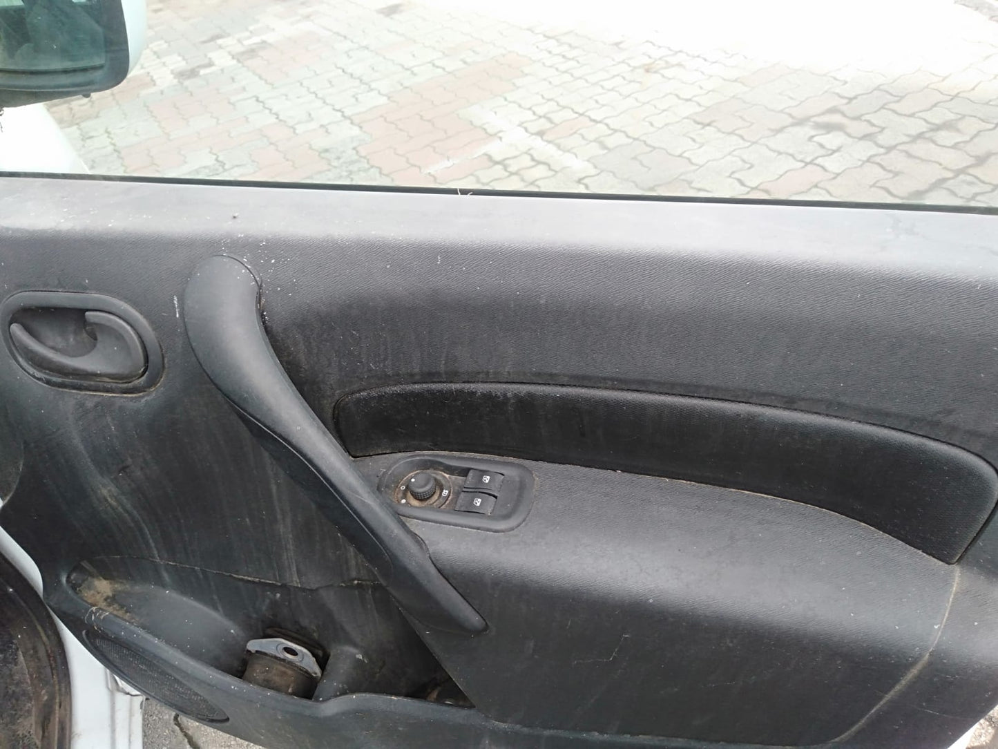 2011 RENAULT KANGOO X61, 10/10-10/12 807212230R LEFT FRONT WINDOW REG MOTOR