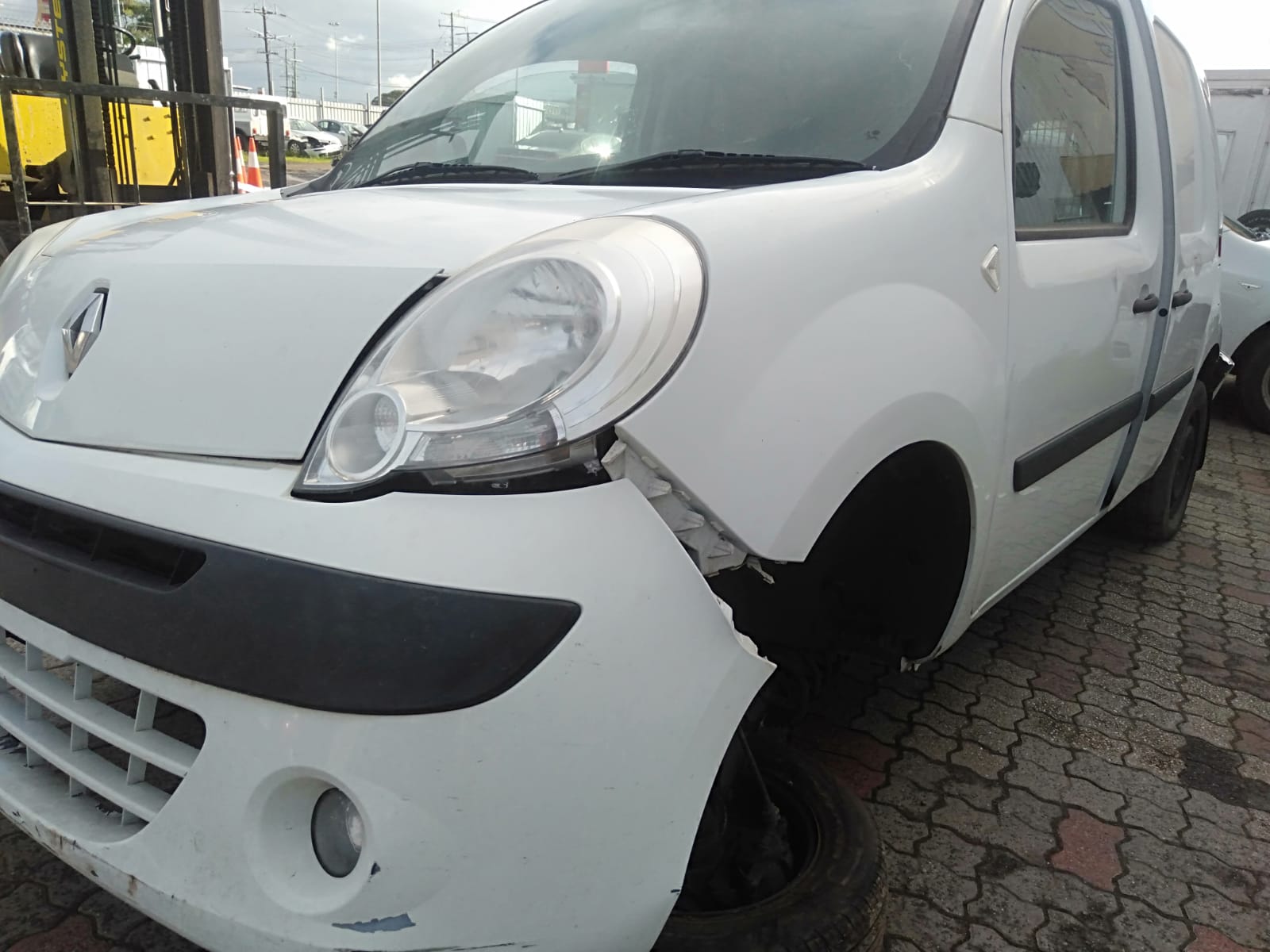 2011 RENAULT KANGOO X61, 10/10-10/12 807212230R LEFT FRONT WINDOW REG MOTOR