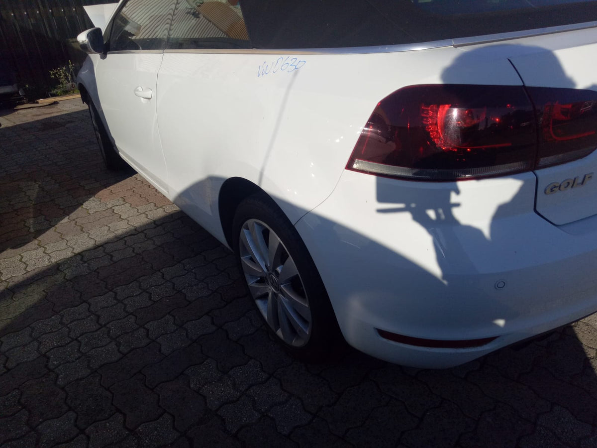 2011 VOLKSWAGEN GOLF RIGHT FRONT DOOR LOCK, GEN 6, HATCH/CABRIO, P/N 5K2837016D, 10/08-01/16 5K2837016D DOOR BOOT GATE LOCK