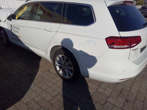 2017 VOLKSWAGEN PASSAT B8/MK7, FRONT (CENTRE), NON SUNROOF CONTROLS TYPE, BLACK, 06/15-05/23 5TA947105B COURTESY LIGHT