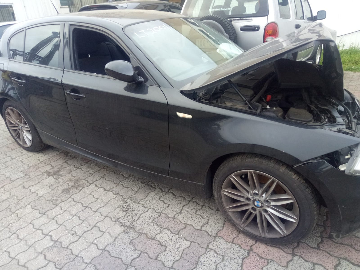 2009 BMW 1 SERIES E87, HATCH, 10/04-09/11 41517191012 LEFT FRONT DOOR WINDOW