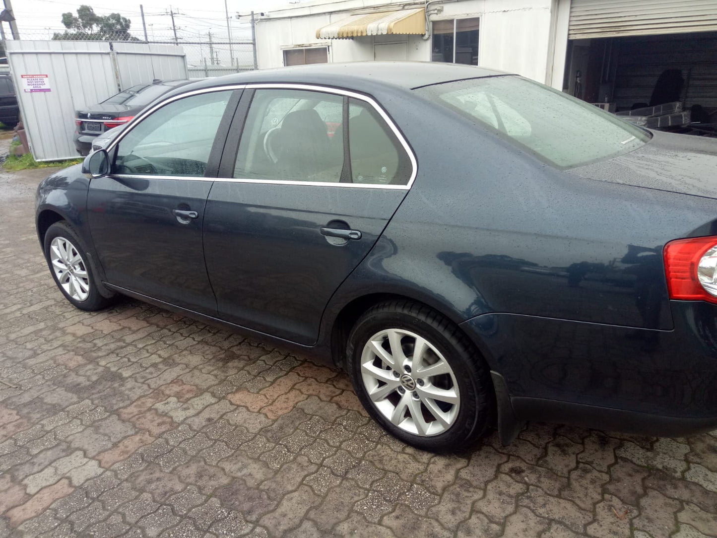 2009 VOLKSWAGEN JETTA STEERING WHEEL, 1KM, 02/06-07/11 1KM880201C  RIGHT AIRBAG