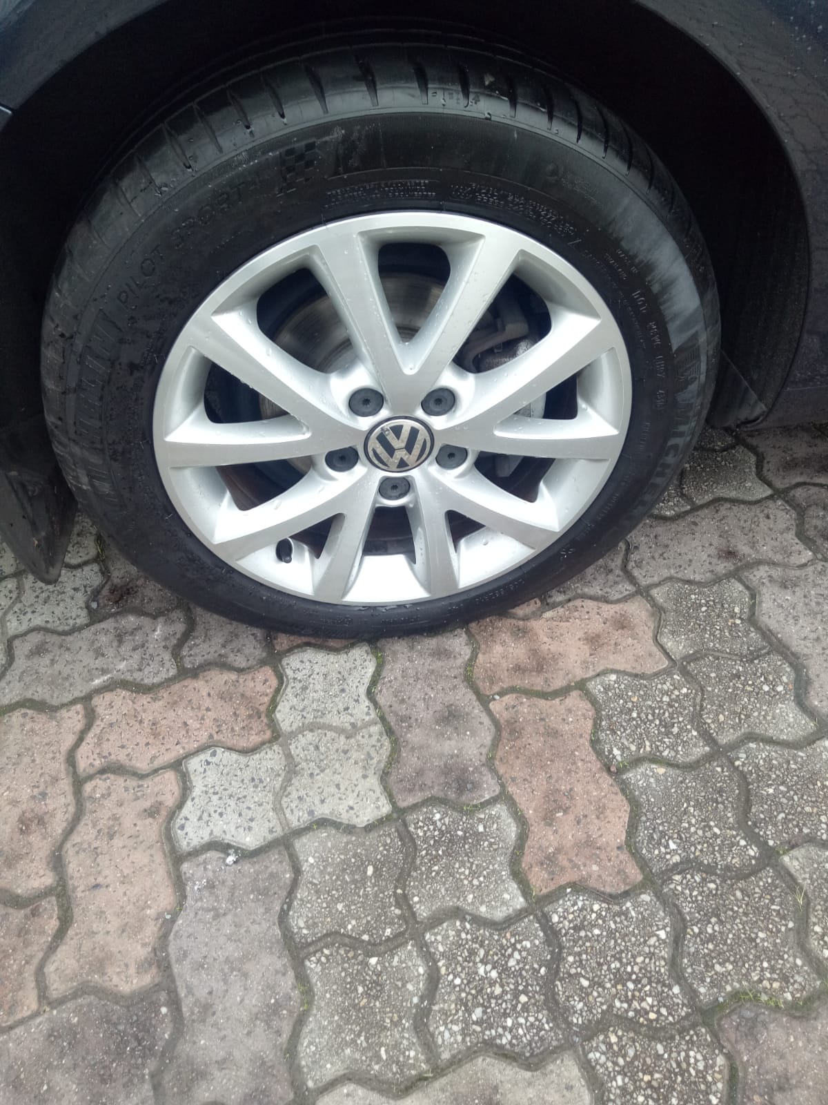 2009 VOLKSWAGEN JETTA STEERING WHEEL, 1KM, 02/06-07/11 1KM880201C  RIGHT AIRBAG