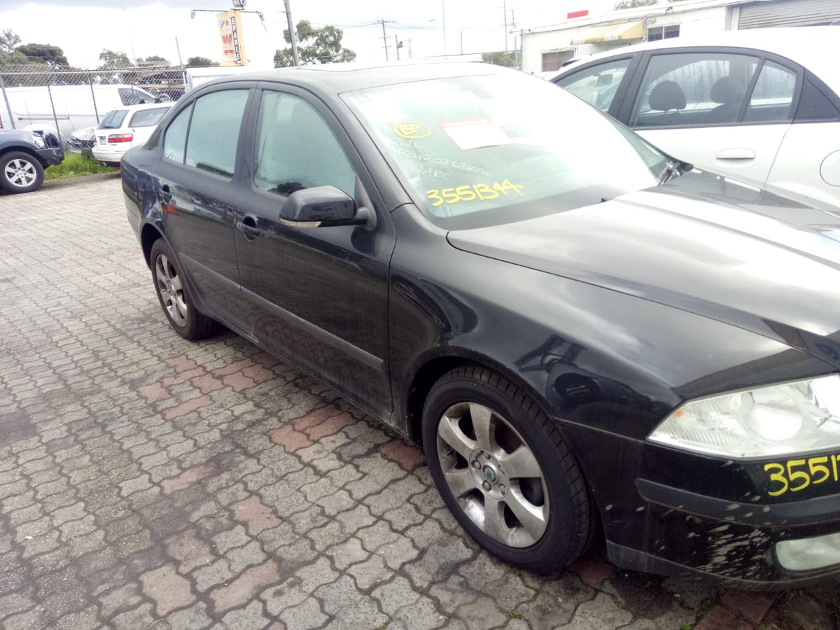2008 SKODA OCTAVIA 1Z, 01/04-10/13 1Z5845206C RIGHT REAR DOOR WINDOW