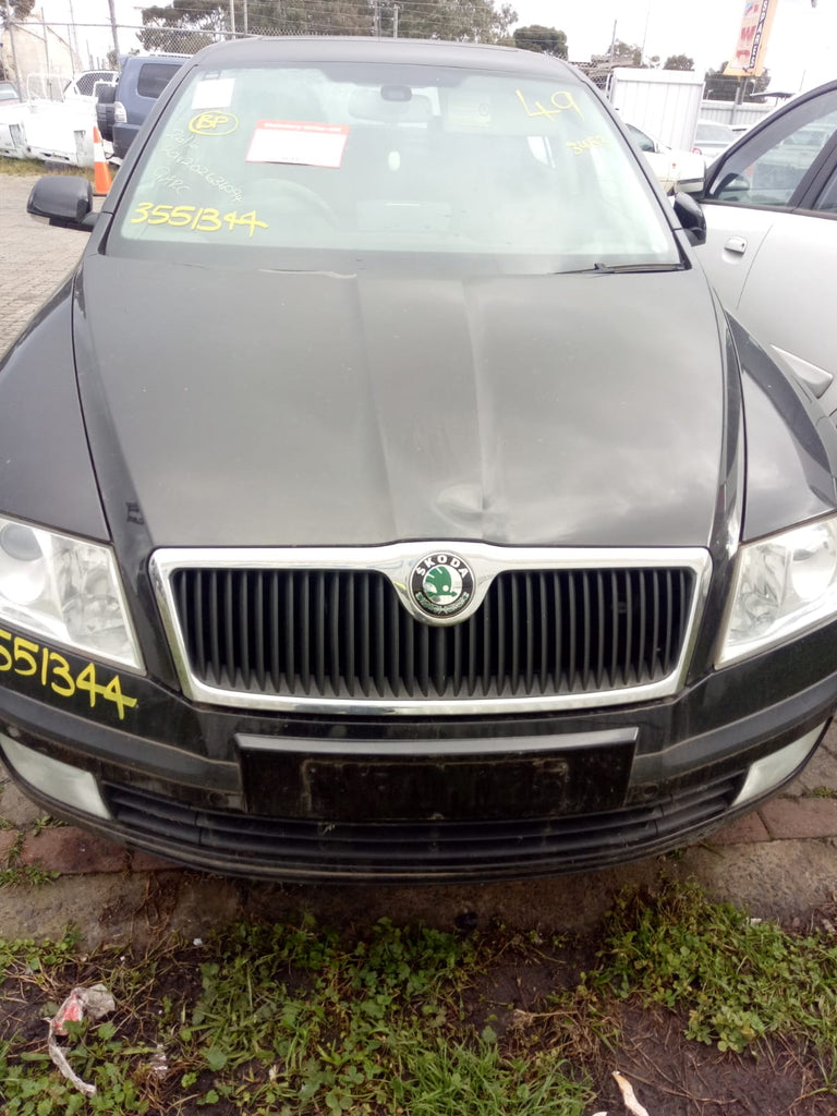 2008 SKODA OCTAVIA 1Z, HALOGEN TYPE, 01/04-05/09 1Z2941018M RIGHT HEADLAMP