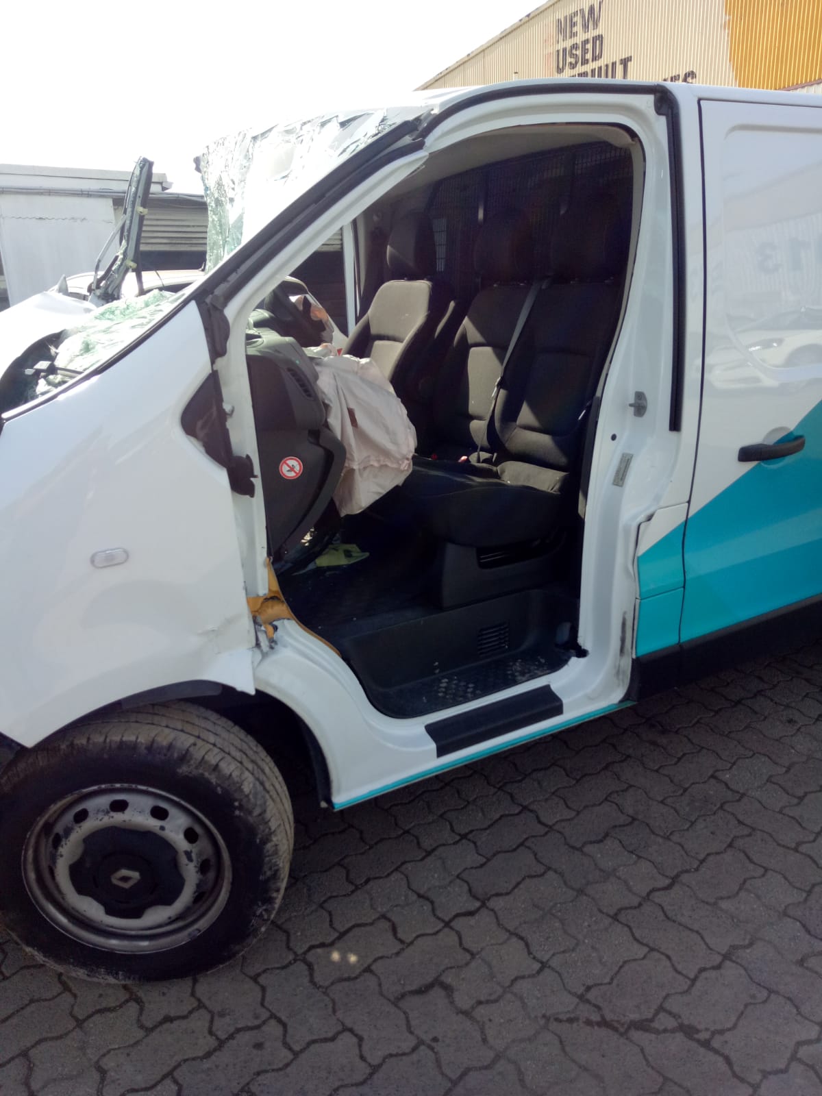 2016 RENAULT TRAFIC BCM, VISTEON, X82, 01/15- 2320666 ECU