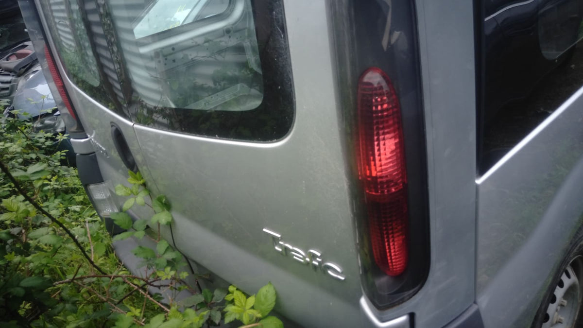 2005 RENAULT TRAFIC X83, 04/04-04/07 7701032015 RIGHT HEADLAMP