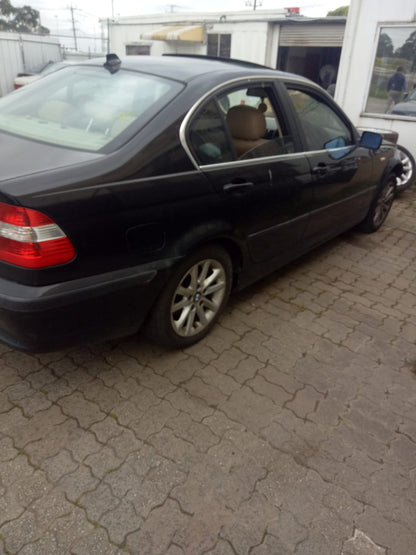 2004 BMW 3 SERIES E46, SEDAN, CLEAR FLASHER TYPE, 10/01-01/05 63216946535 LEFT TAILLIGHT