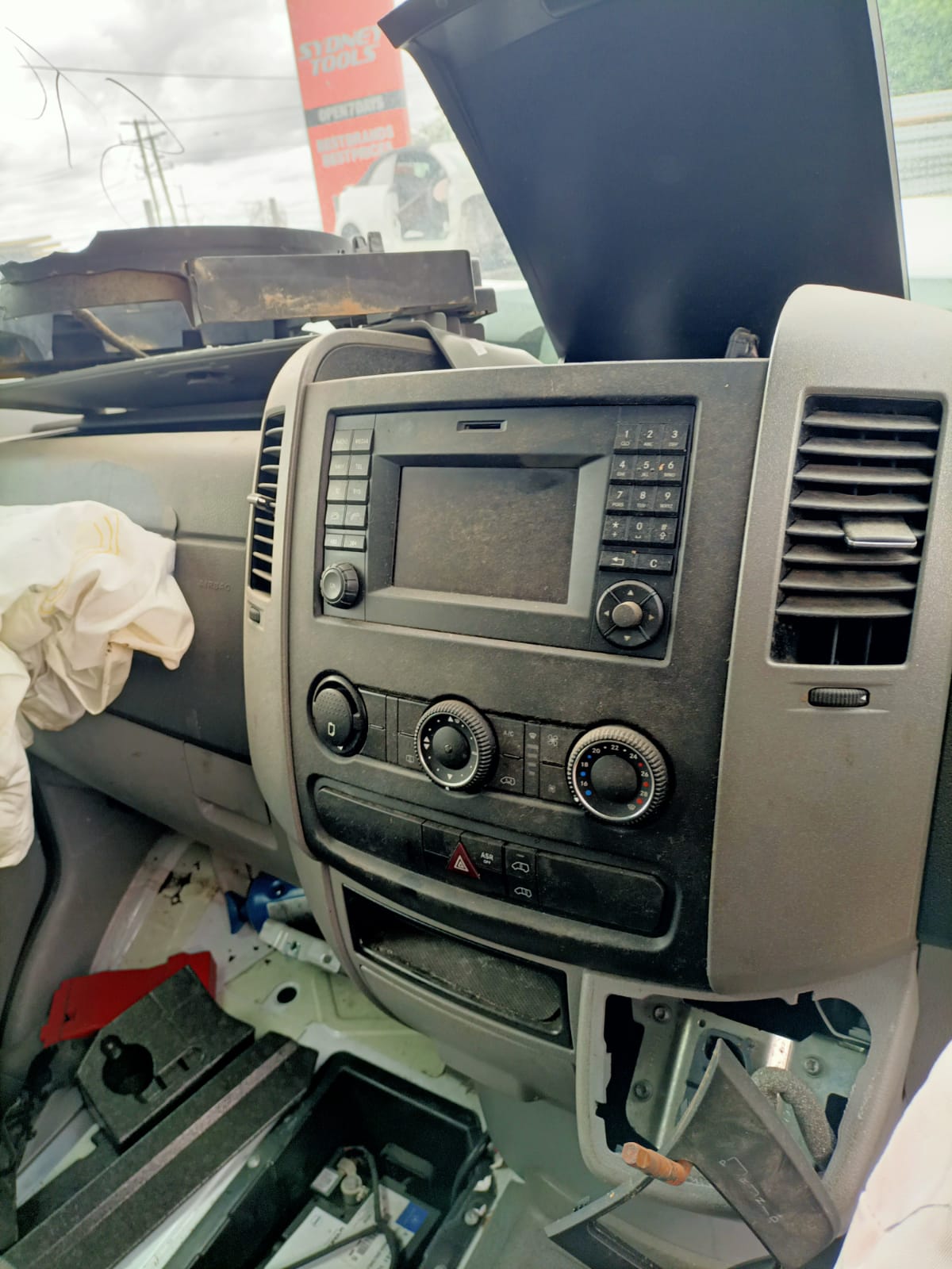 2014 MERCEDES SPRINTER DISPLAY/CONTROL & HEAD UNIT, DOUBLE DIN, NON SAT NAV TYPE, NCV3, 10/06-04/18 A9069004301 RADIO CD DVD SAT TV