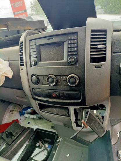 2014 MERCEDES SPRINTER NCV3, 10/06-04/18 A9067250210 LEFT FRONT DOOR WINDOW