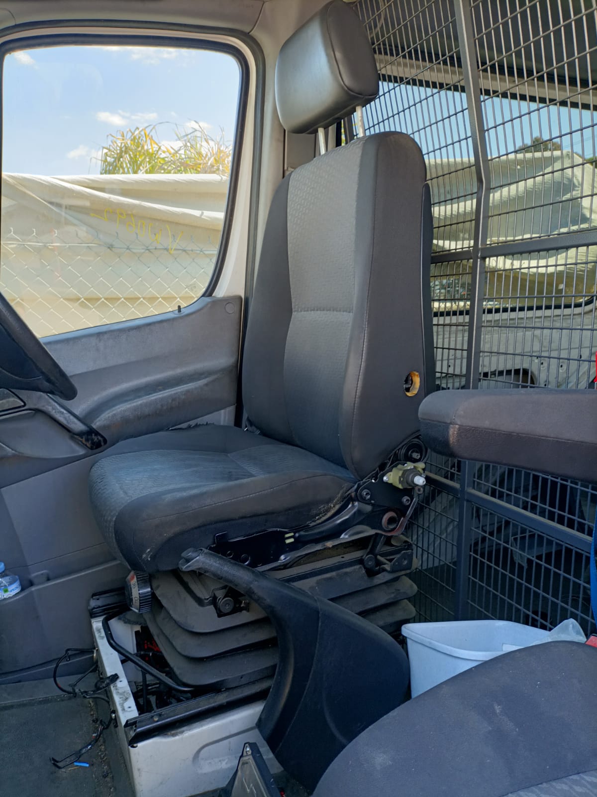 2012 VOLKSWAGEN CRAFTER RIGHT FRONT DOOR LOCK, 02/07-07/17 2E2837016B DOOR BOOT GATE LOCK