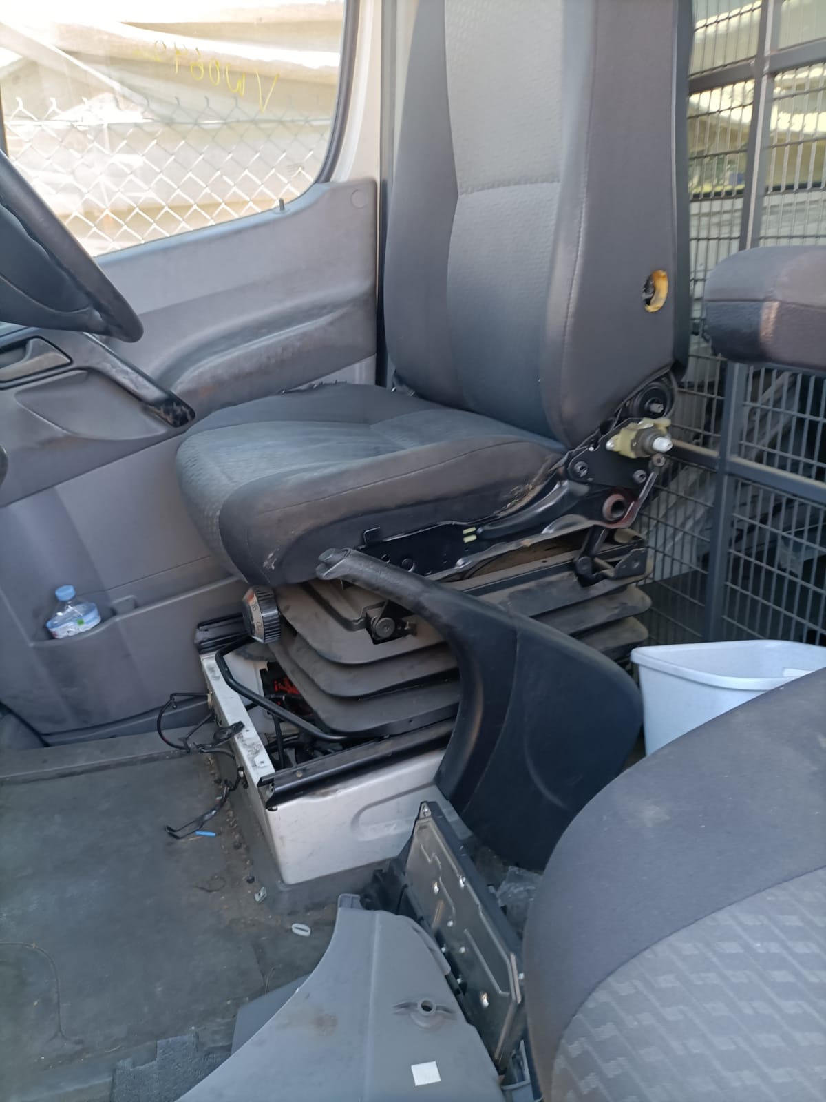 2012 VOLKSWAGEN CRAFTER RIGHT FRONT DOOR LOCK, 02/07-07/17 2E2837016B DOOR BOOT GATE LOCK