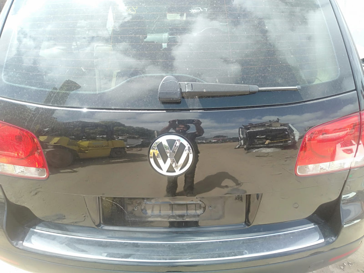 2007 VOLKSWAGEN TOUAREG 7L, W/ PARK SENSOR, NON H/LAMP WASHER TYPE, 12/06-12/10 7L6807217AF FRONT BUMPER