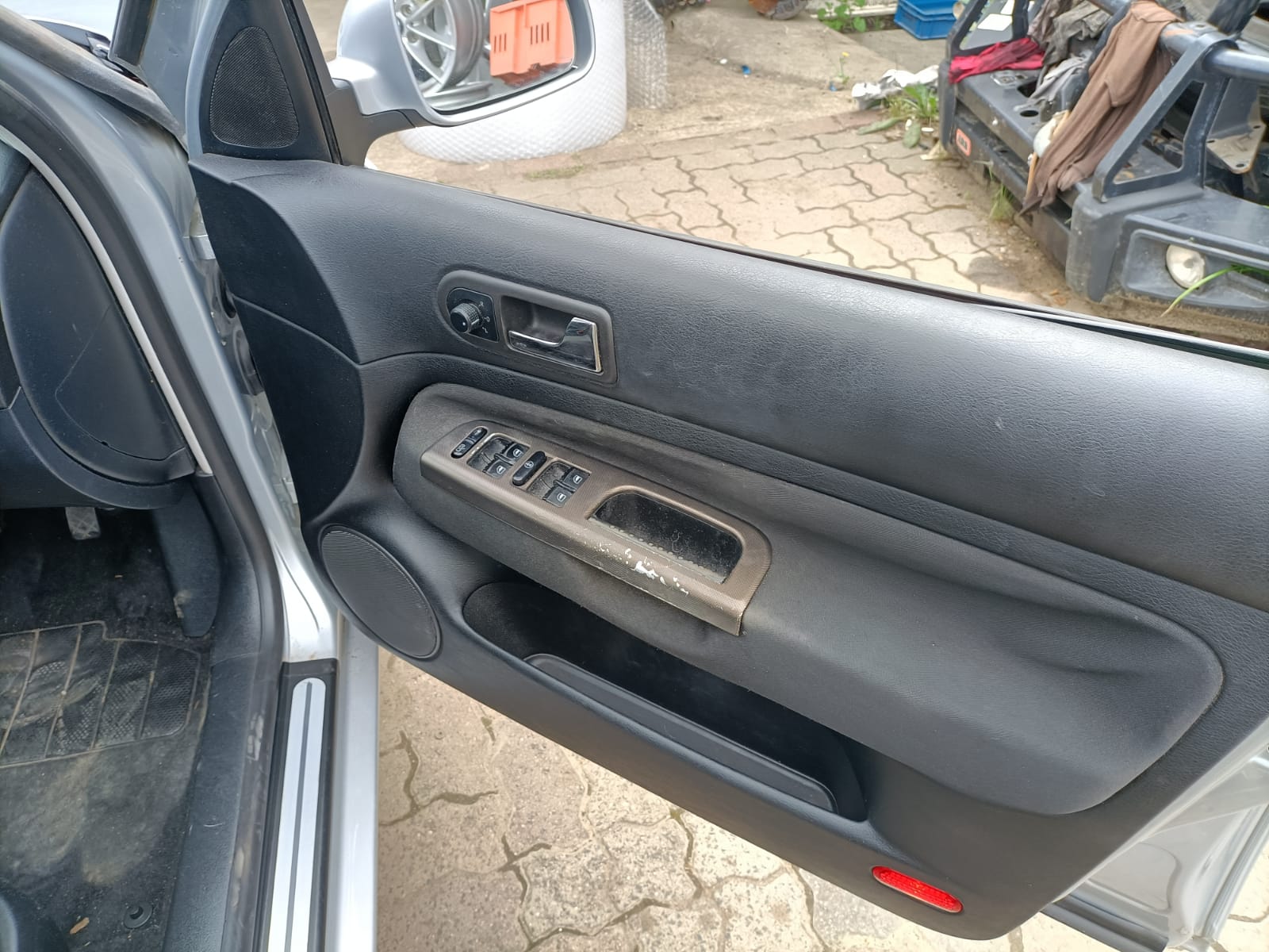 2001 VOLKSWAGEN BORA 1J, RED REVERSE LIGHT, 06/01-12/05 1J5945095AB LEFT TAILLIGHT