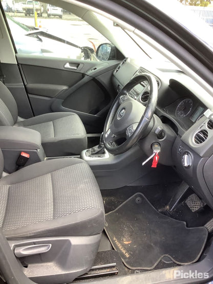 2011 VOLKSWAGEN TIGUAN LEFT FRONT DOOR LOCK, 5N, P/N 5N2837015C (6 PIN), 01/09-06/11  DOOR BOOT GATE LOCK