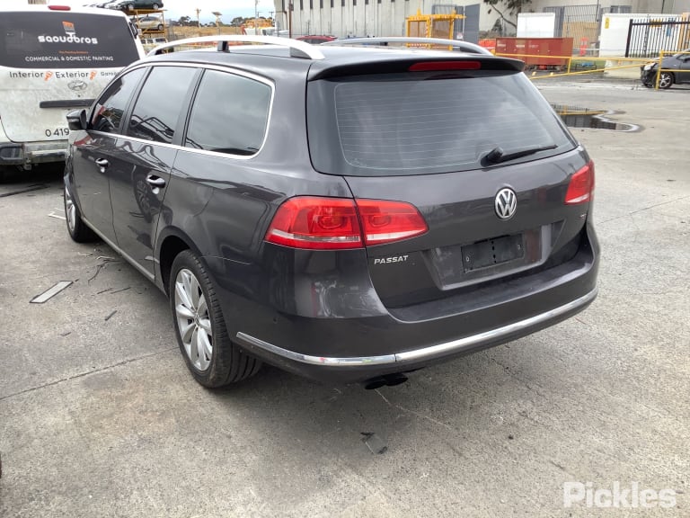 2011 VOLKSWAGEN PASSAT 3C/MK6 B7, ALLTRACK/WAGON, 09/10-05/15 3AF833055 LEFT REAR DOOR SLIDING