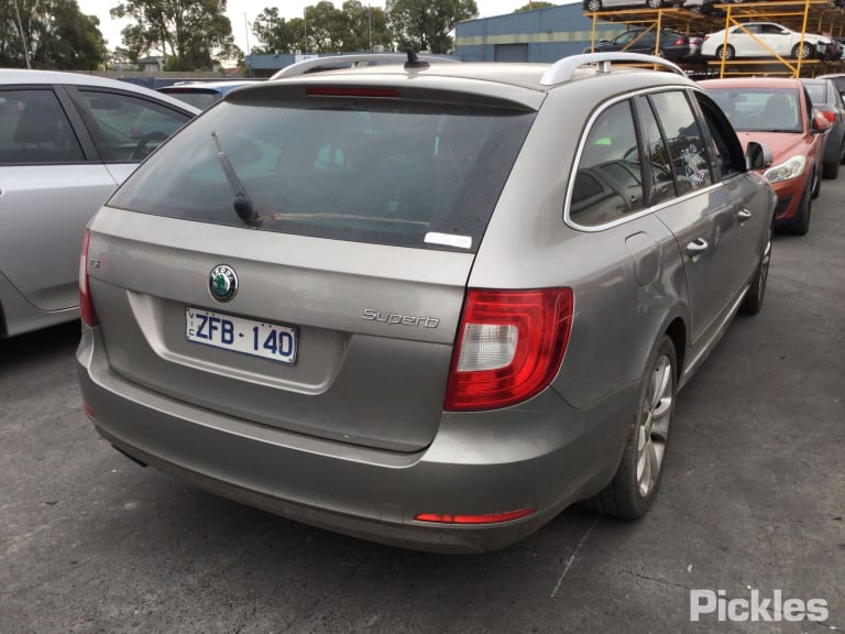 2012 SKODA SUPERB 3T, 03/09-12/15 3T0831055 LEFT FRONT DOOR