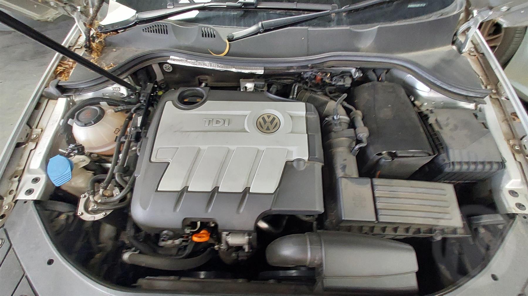 2010 VOLKSWAGEN PASSAT LEFT FRONT DOOR LOCK, 3C/MK6 B6-B7, SEDAN/WAGON, P/N 3C2837015A, 03/06-05/15 3C2 837 015 A DOOR BOOT GATE LOCK