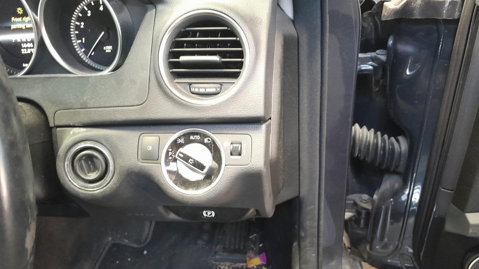 2013 MERCEDES C CLASS W204/S204, 05/11-07/14  RIGHT FRONT DOOR WINDOW