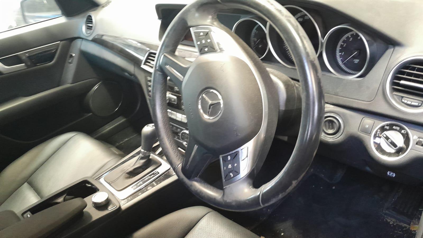 2013 MERCEDES C CLASS FRONT (CENTRE), W/ SUNROOF CONTROLS TYPE, BLACK, W204, 07/07-01/15 A2049001804 COURTESY LIGHT