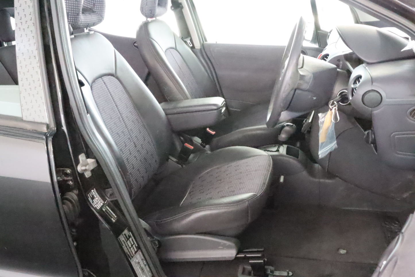 2001 MERCEDES A CLASS W168, POWER, 2-PIN, BLACK MOTOR, BOLT TYPE, 10/98-05/05  LEFT FRONT WINDOW REG MOTOR