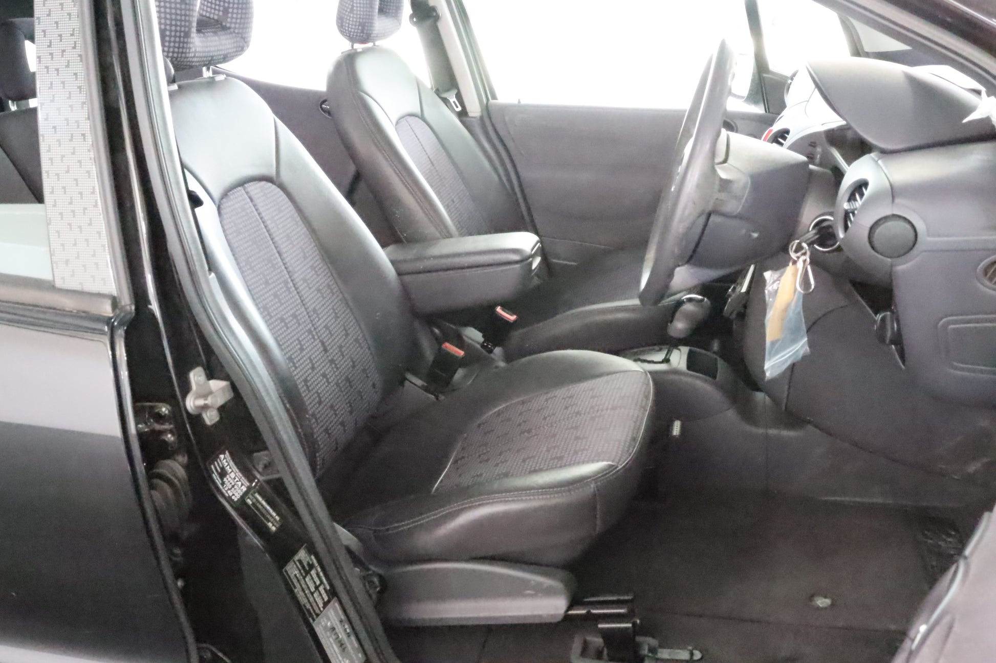 2001 MERCEDES A CLASS W168, POWER, 2-PIN, BLACK MOTOR, BOLT TYPE, 10/98-05/05  LEFT FRONT WINDOW REG MOTOR