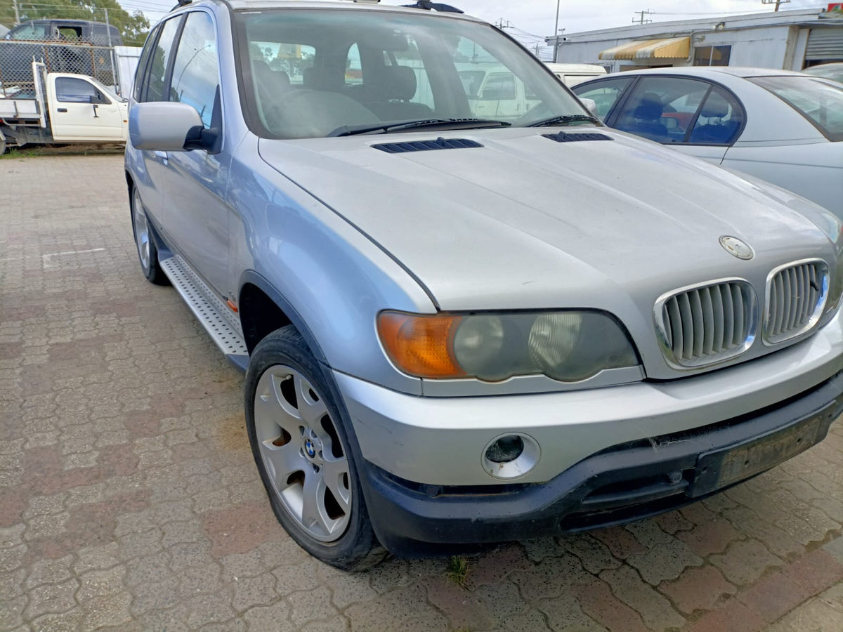 2002 BMW X5 HEAD UNIT, 6 DISC CD STACKER (IN BOOT), E53, 11/00-08/06  RADIO CD DVD SAT TV