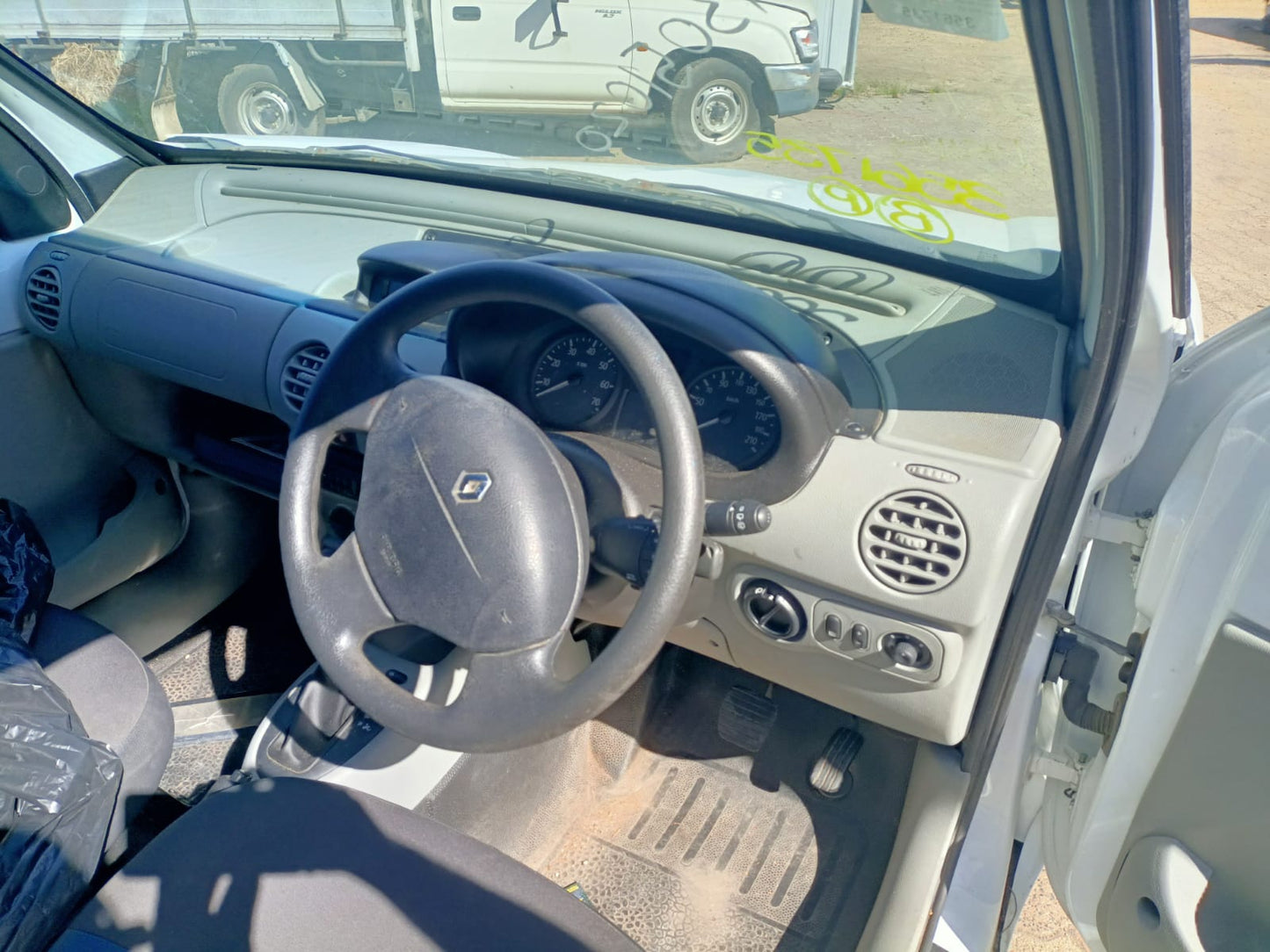 2009 RENAULT KANGOO X76, 08/04-09/10 7751691052 LEFT GUARD