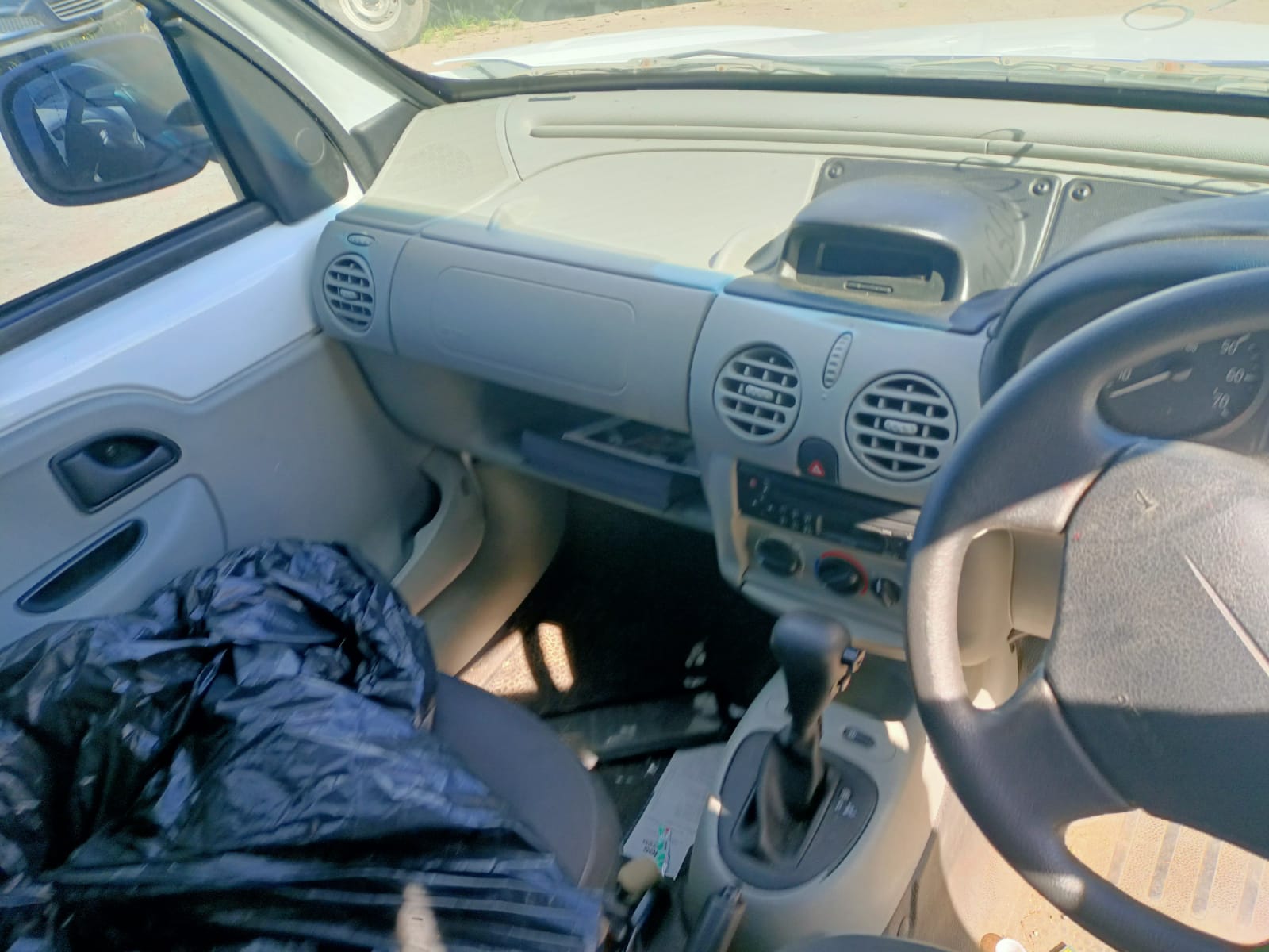 2009 RENAULT KANGOO ENGINE ECU, 1.6, AUTO T/M, X76, 08/04-09/10 8200512582 ECU