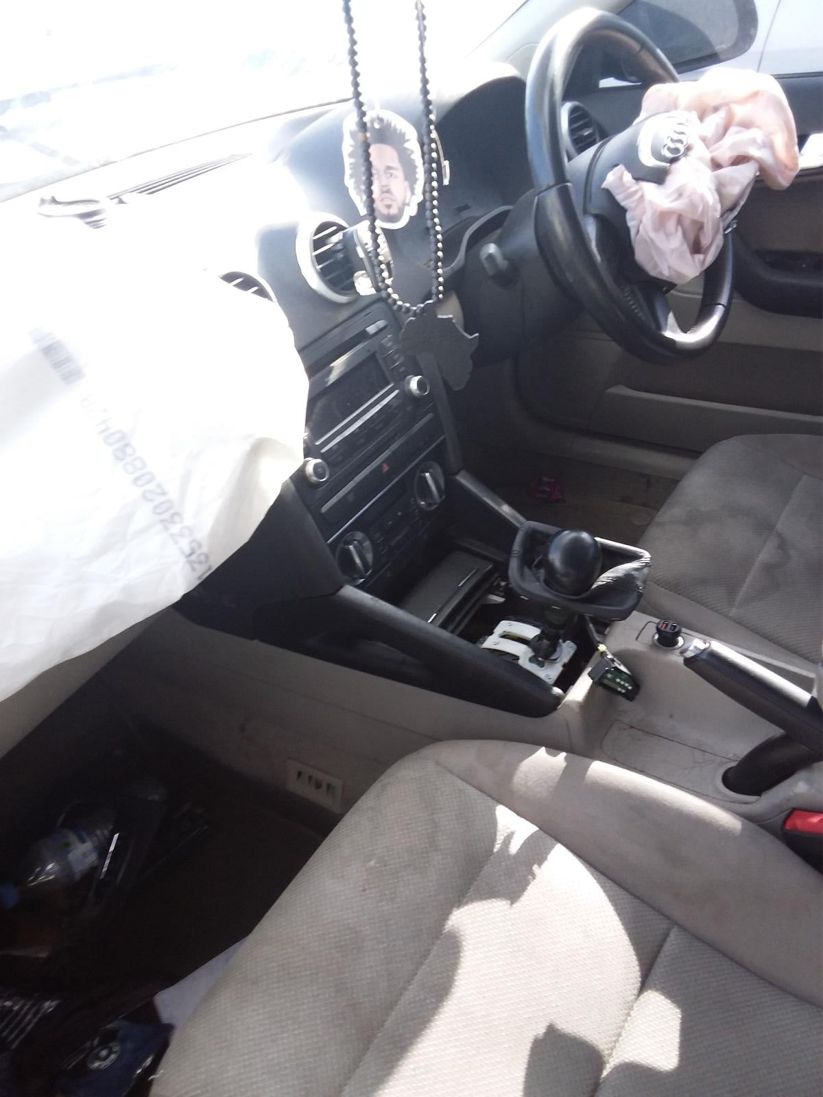 2009 AUDI A3 8P, FRONT, 06/04-02/13 8P0947135D COURTESY LIGHT