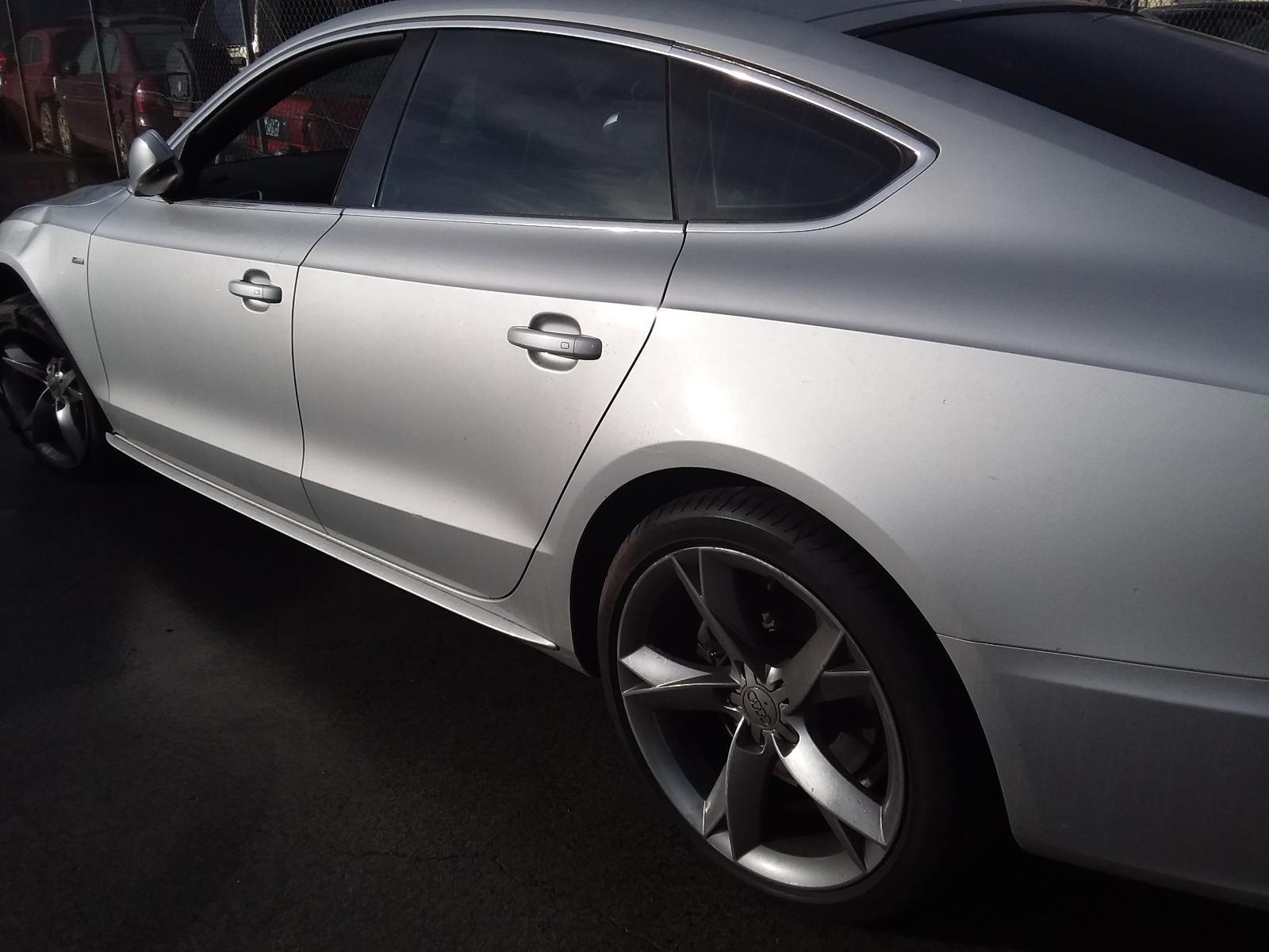 2011 AUDI A5/S5 A5/S5, BOOTLID/TAILGATE LAMP (RH SIDE), 8T, COUPE/HATCH, NON LED TYPE, 10/07-11/11 8T0945094A REAR GARNISH