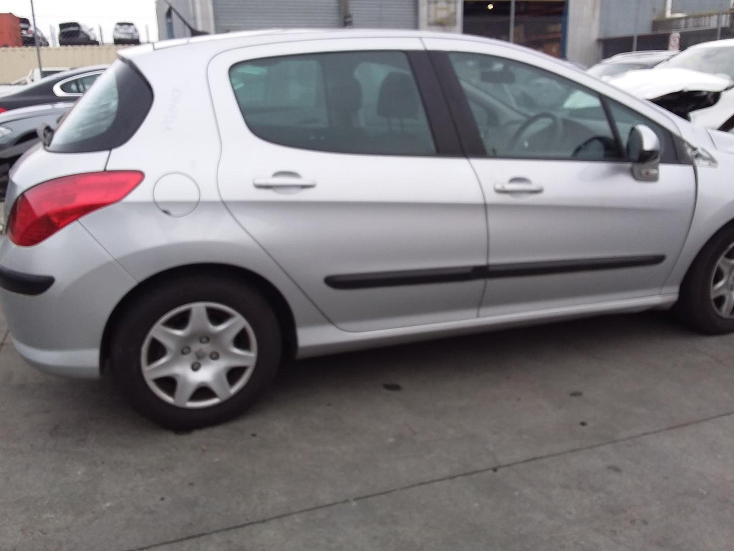 2009 PEUGEOT 308 LEFT FRONT DOOR LOCK, T7, HATCH/WAGON, 09/07-12/13  DOOR BOOT GATE LOCK