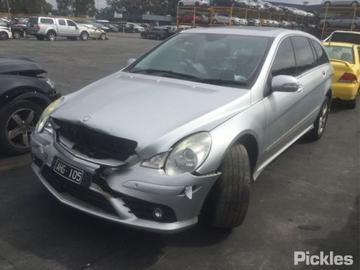 2007 MERCEDES R CLASS W251, TINTED BLUE (BLUE HEAT INSULATING GLASS), 04/06-07/13  LEFT FRONT DOOR WINDOW