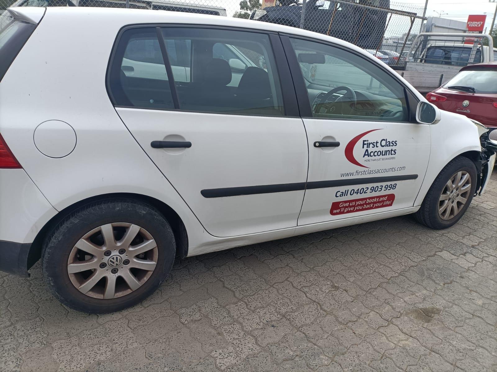 2008 VOLKSWAGEN GOLF BUMPER GRILLE (CENTRE), GEN 5, STANDARD TYPE, 07/04-02/09 1K0853677A  GRILLE