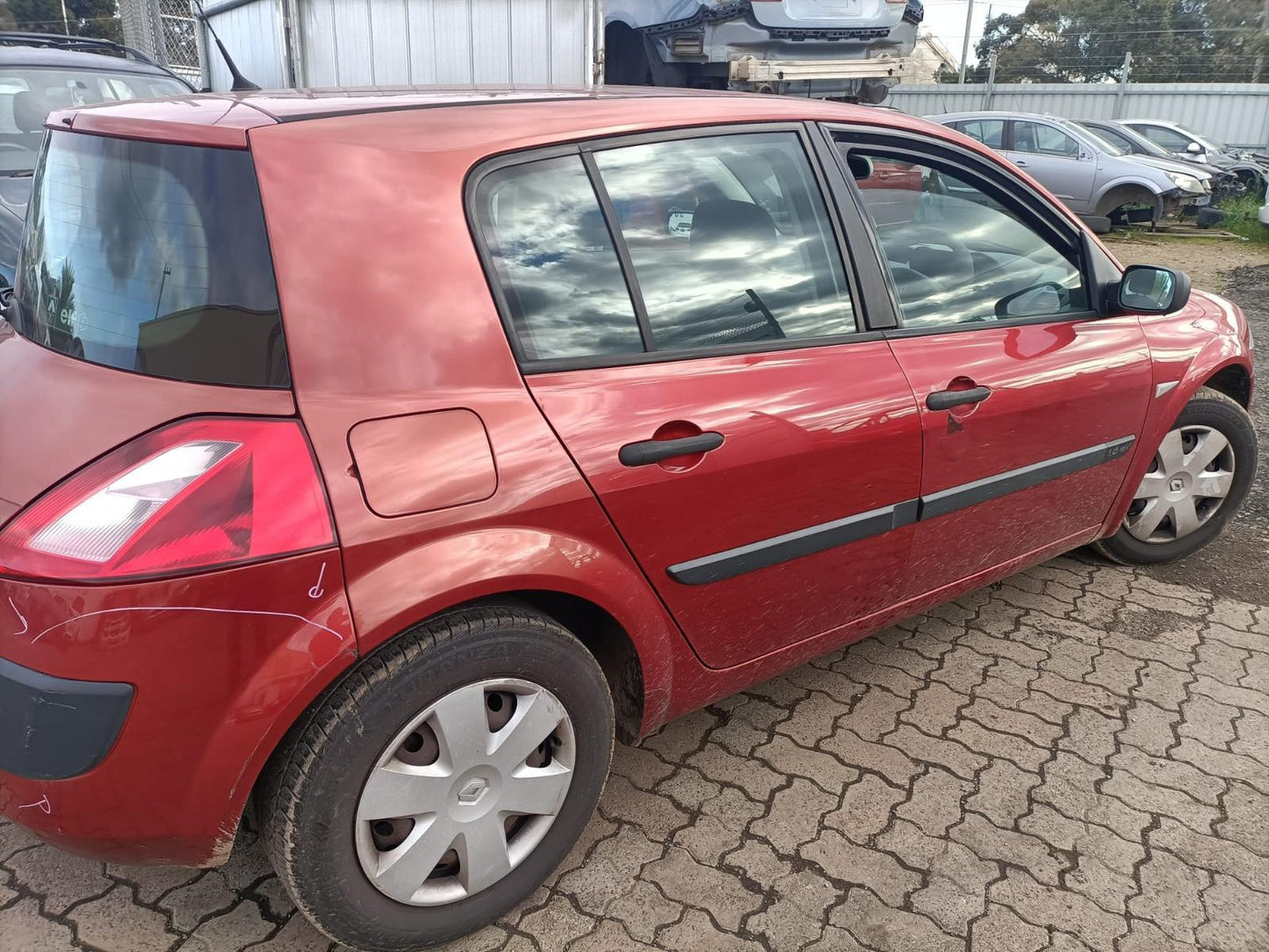 2006 RENAULT MEGANE STANDARD TYPE, SILVER MASK (UPDATE), 12/06-08/10 7701054657 RIGHT HEADLAMP
